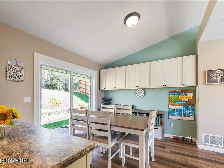 19015 Danny Dr — Photo 9