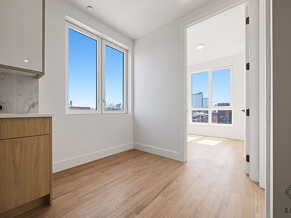 4th image of 105 Hawthorne St #3C