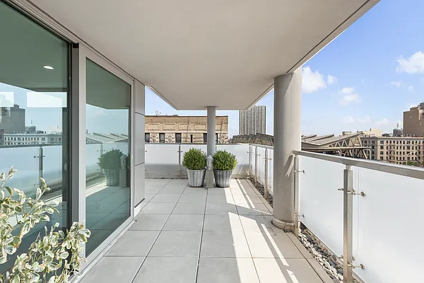 Rented by SERHANT. | media 6