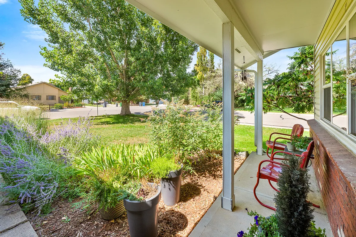 Building Photo - 2818 Adobe Dr