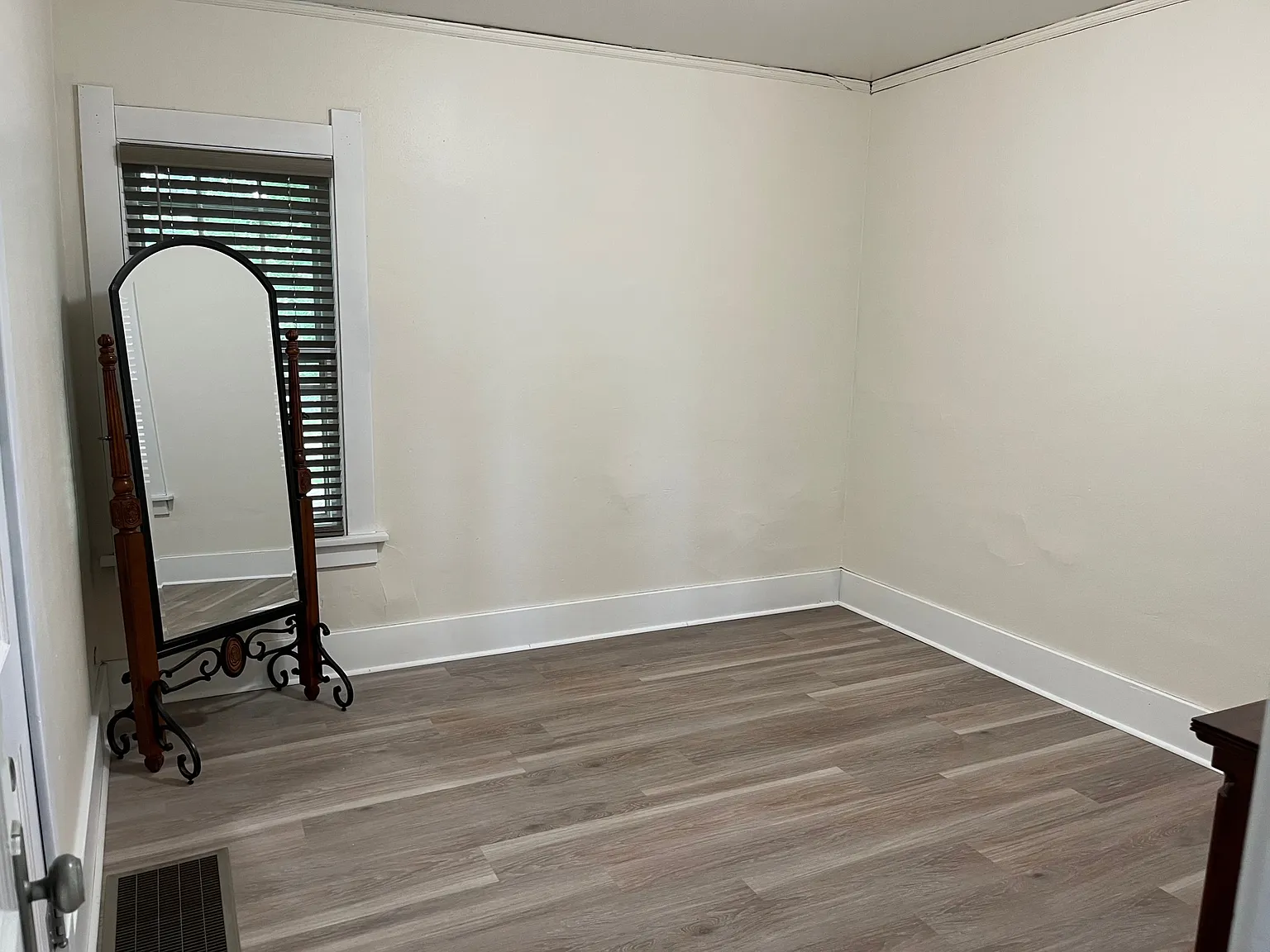 115 Randall St — Photo 2
