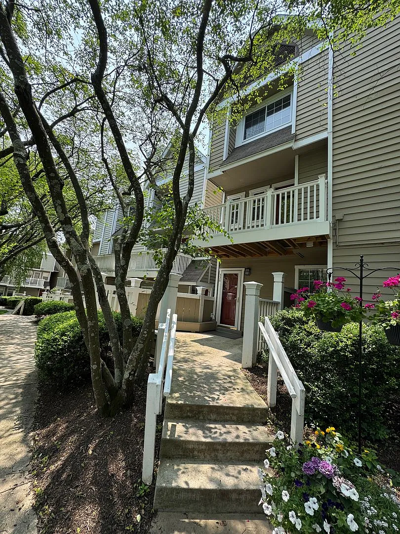Serene Living in Rockville! Over 1,000 Square Foot Apartment for Rent- Pool, Common Ground, & Muc... — Photo 1