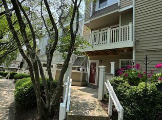 10823 Hampton Mill Ter APT 320, North Bethesda, MD 20852