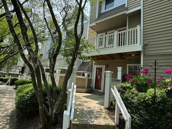 10823 Hampton Mill Ter APT 320, North Bethesda, MD 20852