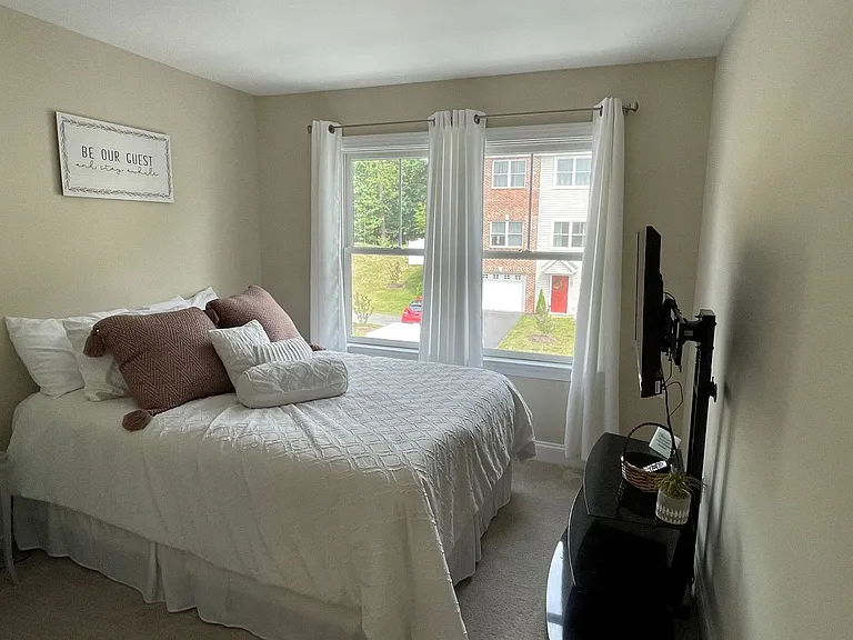 2223 Deyerle Ave — Photo 14