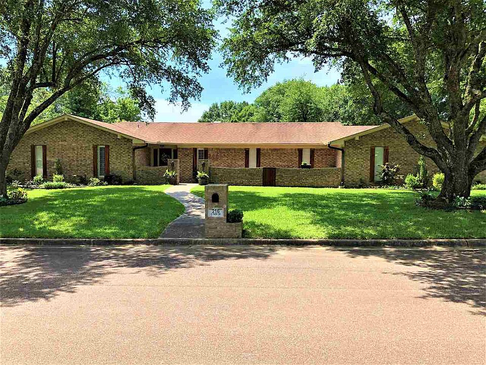 1st image of 216 S Park Dr