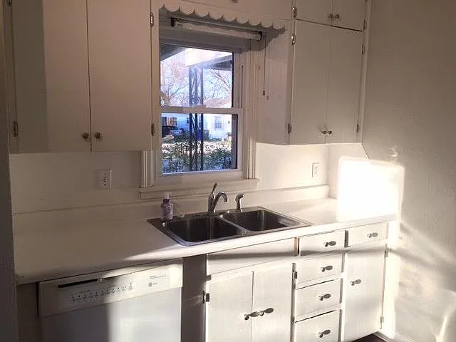 1126 W Comanche St — Photo 13