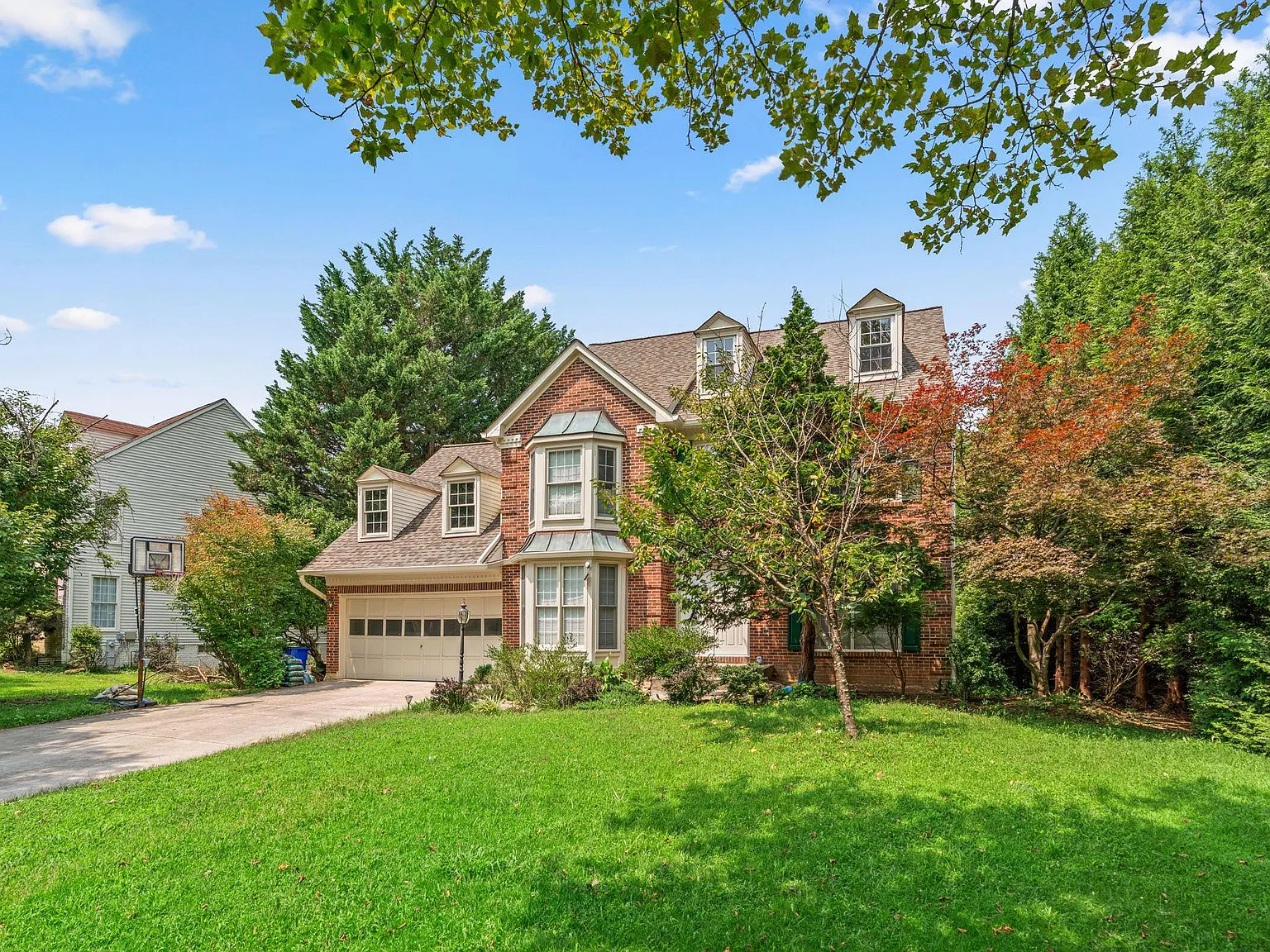 5 bed, 2.5 bath, 2408 sqft, $4,750 — Photo 3