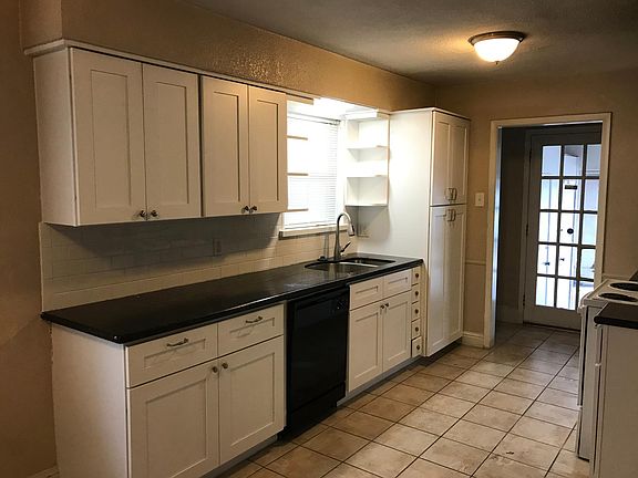 3rd image of 8315 Capriola Ln