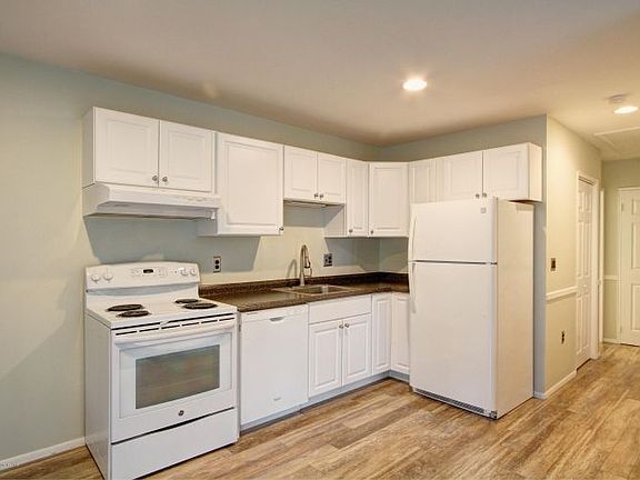 4th image of 57 Saint Johns Pl #B