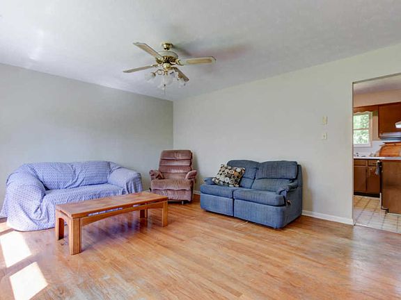 4th image of 2705 Smallwood Dr