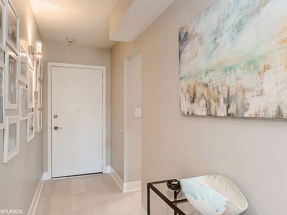 3rd image of 619 Glenview Ave APT 404