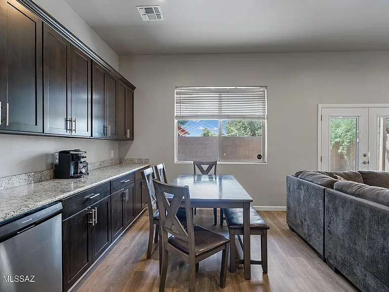 156 E Stone Ct — Photo 8