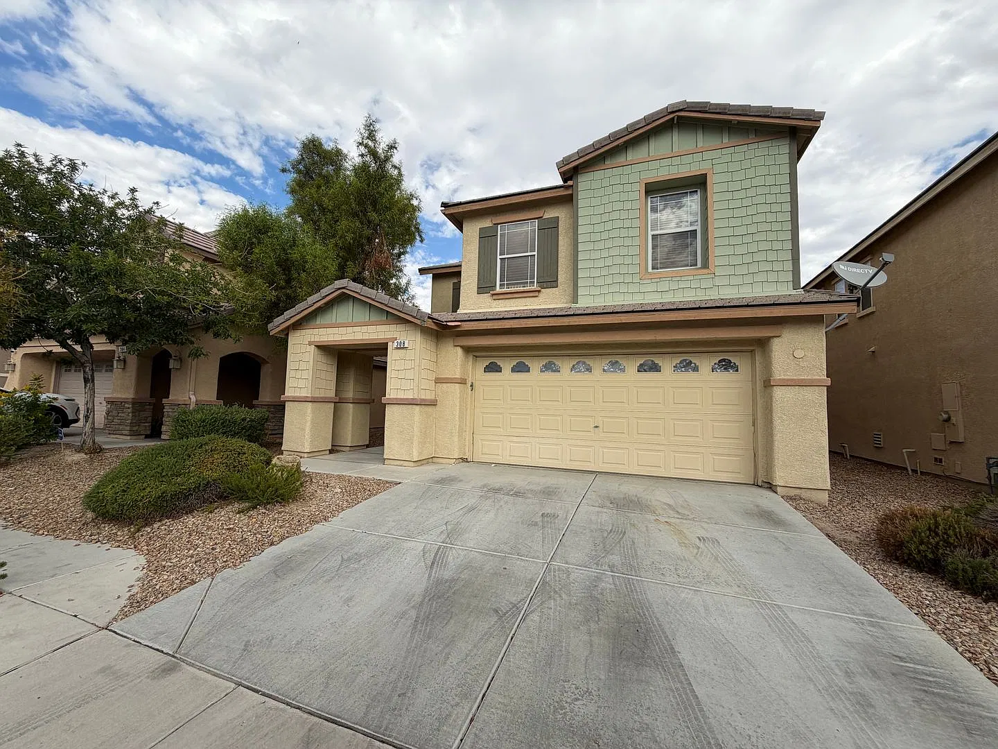 Cute 2 story with Move in special — Photo 1