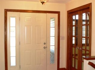 810 Lake Ridge Dr, Cedar Falls, IA 50613