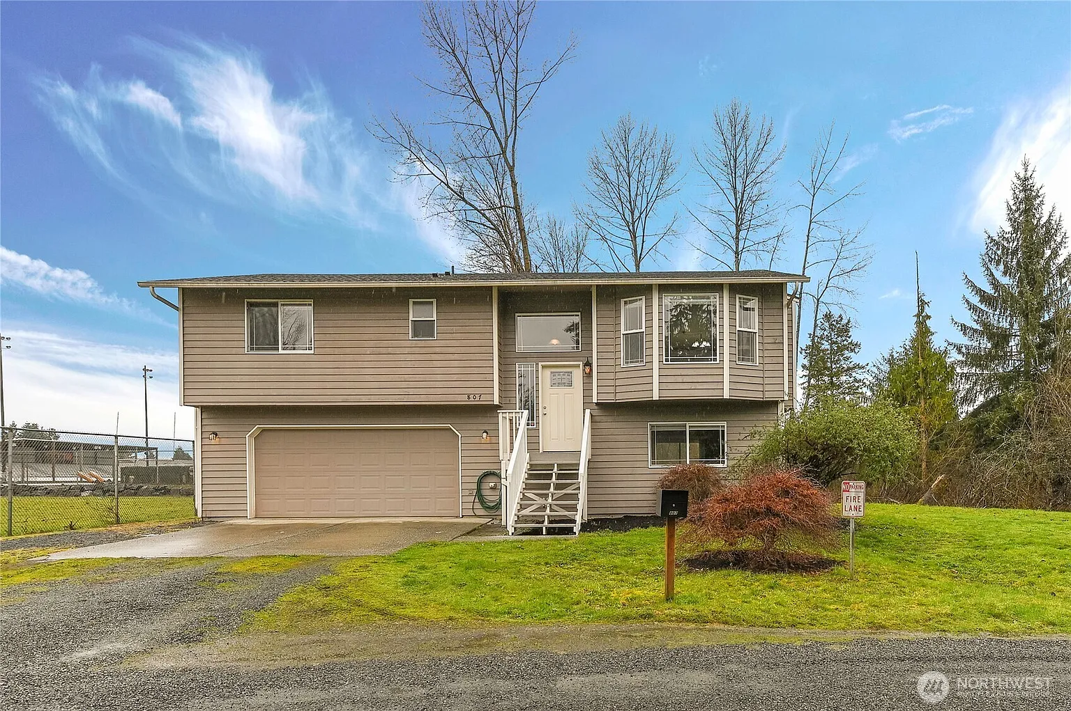 807 E Stanley Place photo 1