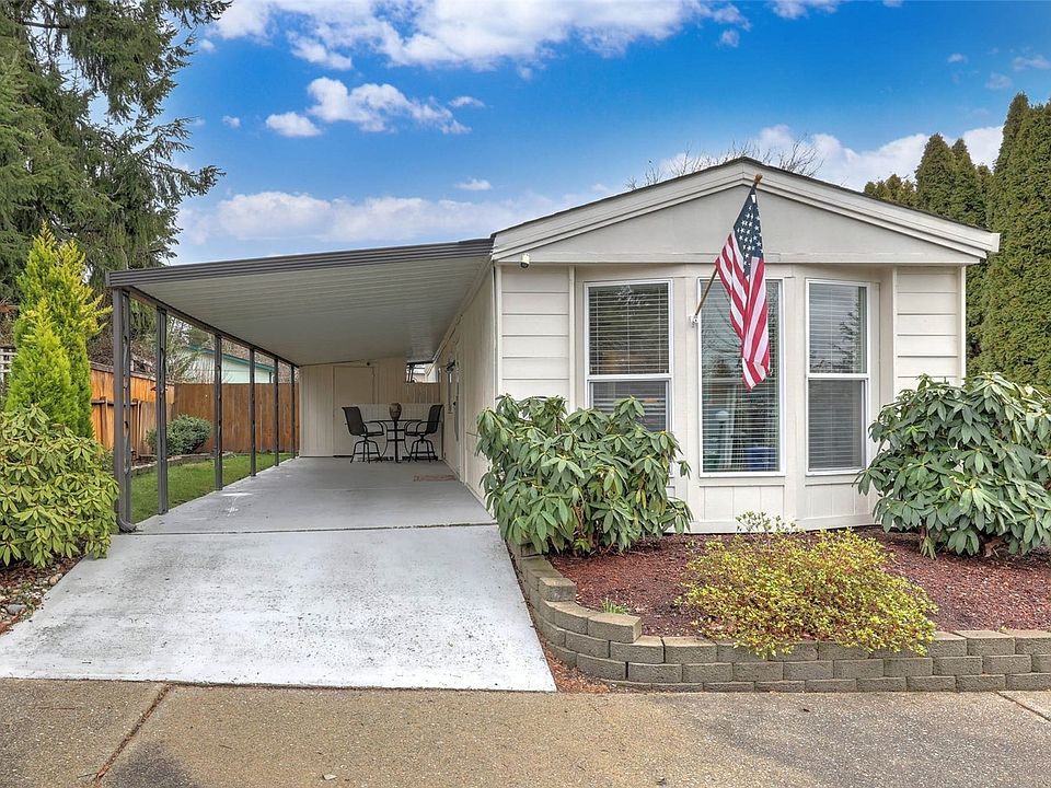 Tastefully updated Renton Highlands Home>