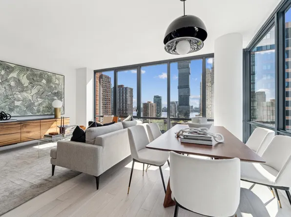 155 Bay Street image 5 of 29