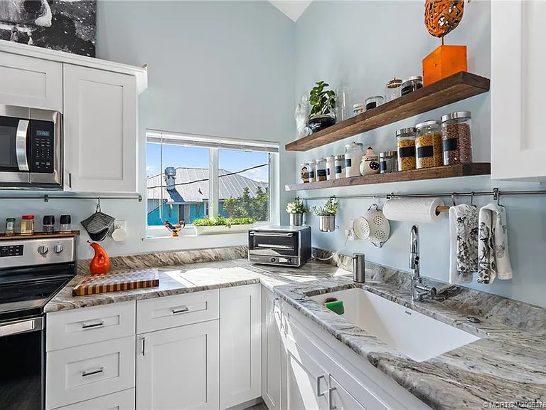 310 SE Denver Ave #2 — Photo 33