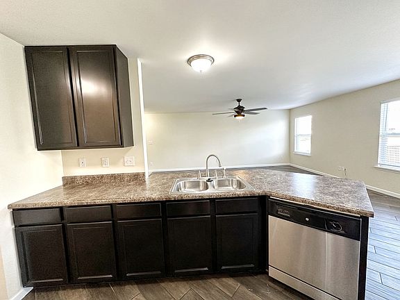 5th image of 91 Castlewynd Ct