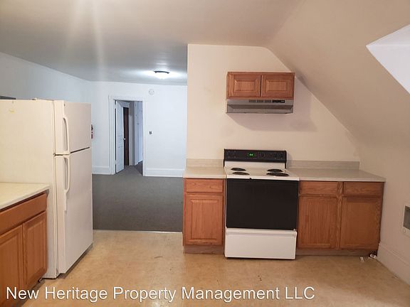 5th image of 586 E Chestnut St #3