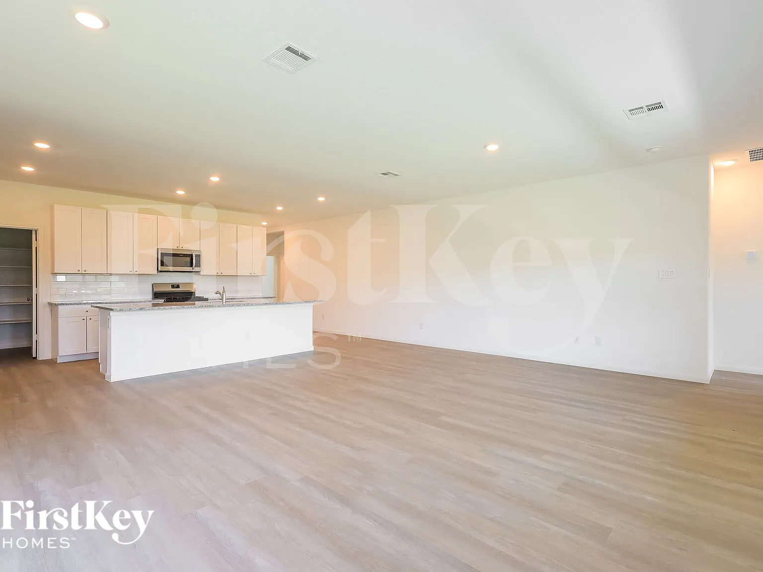 3 bed, 2.0 bath, 1675 sqft, $1,635 — Photo 4