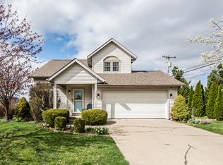 1521 Maplewood Dr, Saline, MI 48176