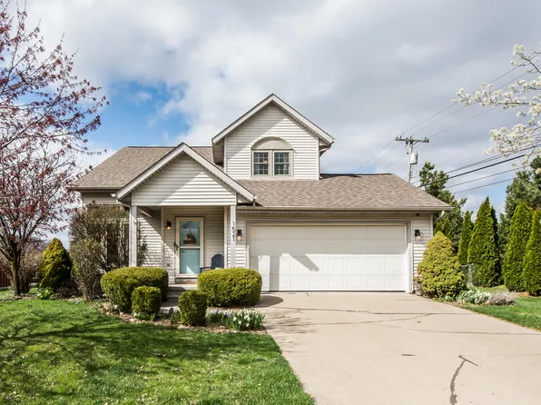 1521 Maplewood Dr, Saline, MI 48176