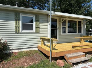 703 5th St, Colona, IL 61241