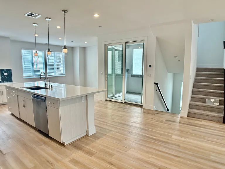 2933 Lamory Pl #113 — Photo 8