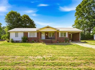 282 W Bennett Rd, Westminster, SC 29693