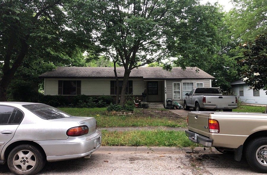 1st image of 114 E Daugherty Dr
