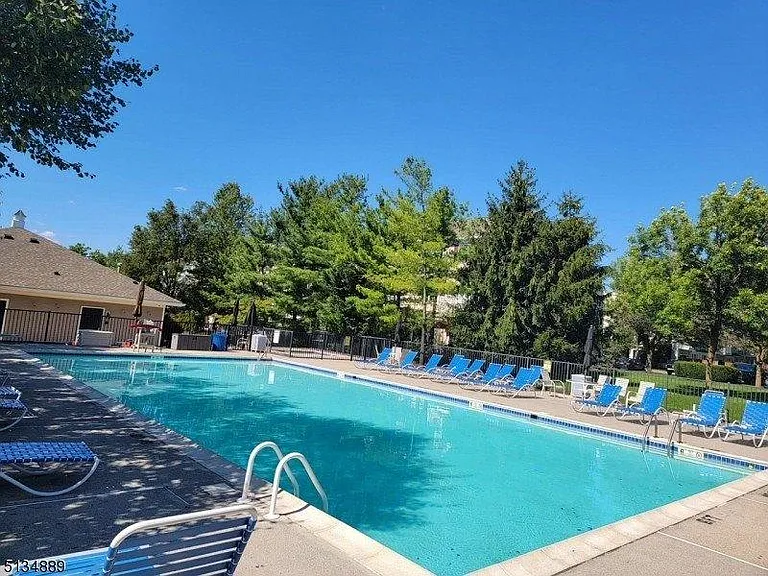 802 Firethorn Dr #802 — Photo 3