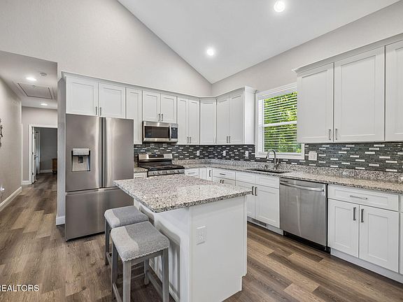 3rd image of 135 Country Way Rd