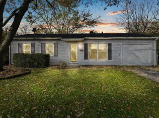 8 N Ridge Ct, Streamwood, IL 60107