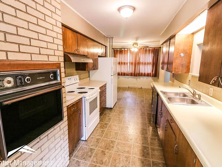 1425 Harry Rd — Photo 5