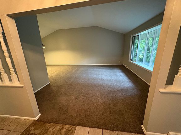 4th image of 38340 Berkeley Ave