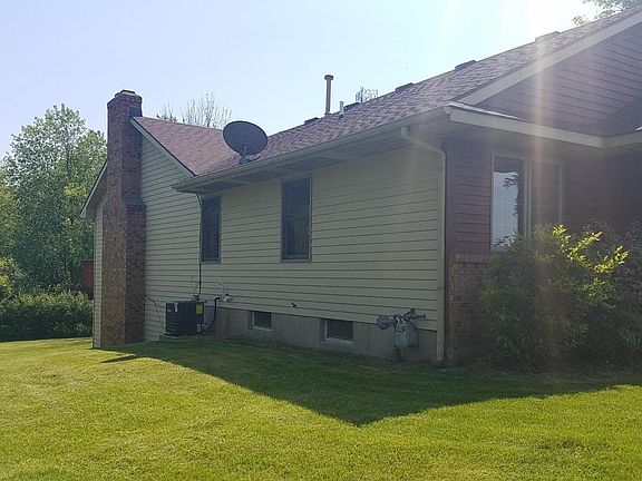 4th image of 1038 Buth Dr NE