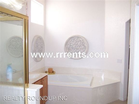 5th image of 2733 Marina Point Ln
