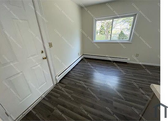 5th image of 910 N Van Buren St #1