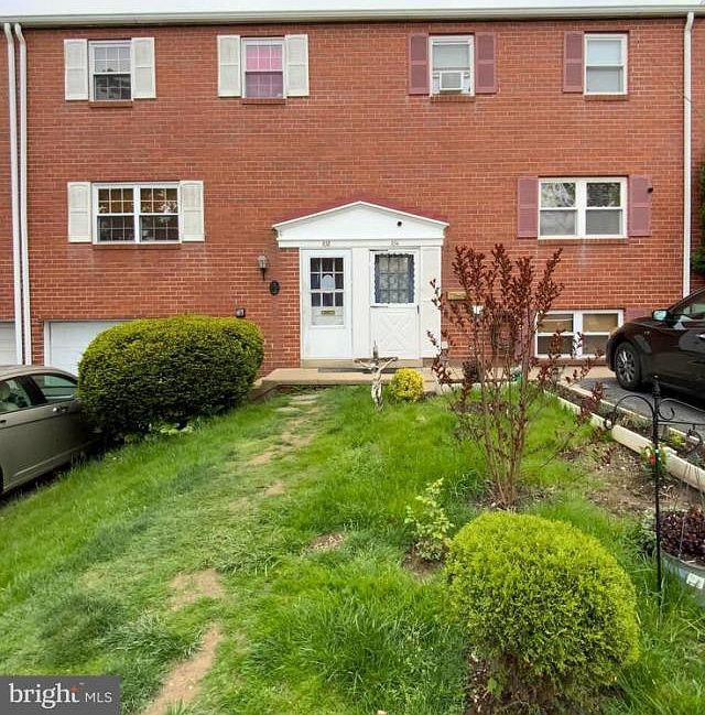 1st image of 858 Hilton Dr