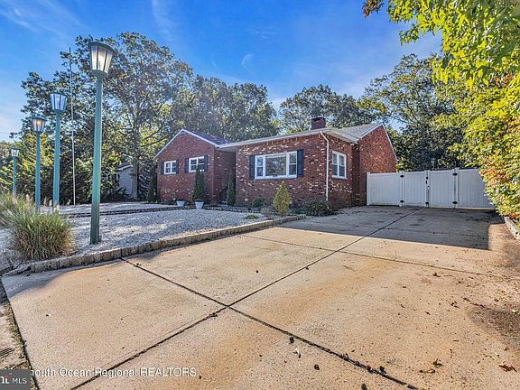 2nd image of 328 E Cape May Ave