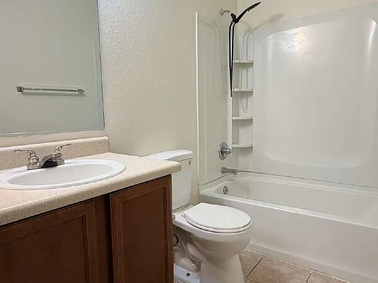 571 E Reflection Pl — Photo 17
