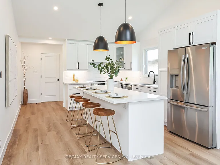 6364 Sherwood Rd — Photo 2