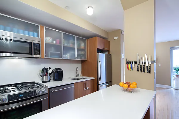 Sold by aptsandlofts.com | media 13