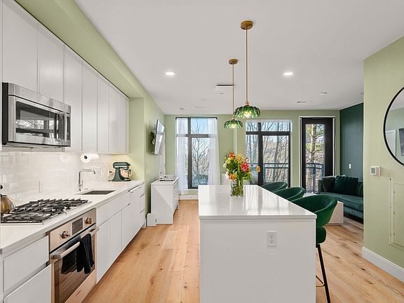 2nd image of 191 Washington St #423