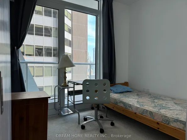 230 Simcoe St, Toronto, ON