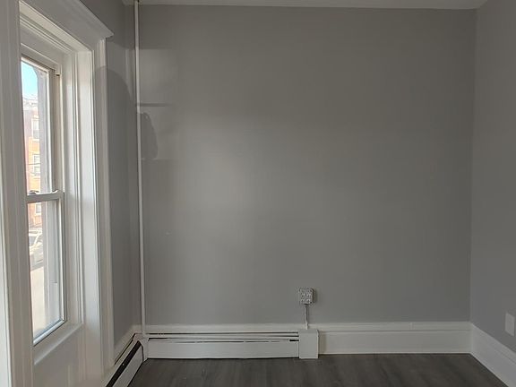 4th image of 119 S Clark St
