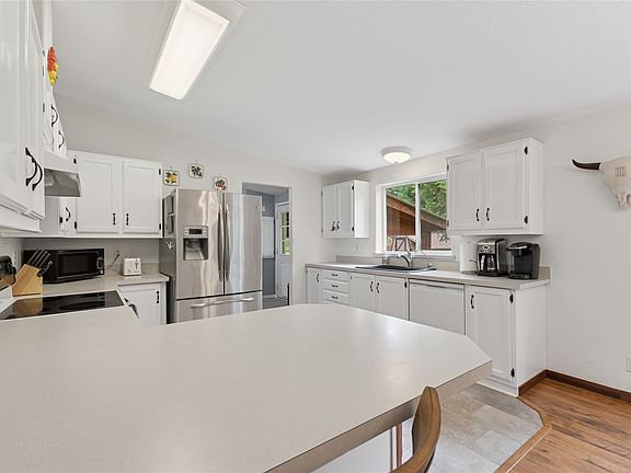 3rd image of 883 Lupfer Rd