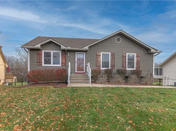 809 S Park Dr, Raymore, MO 64083